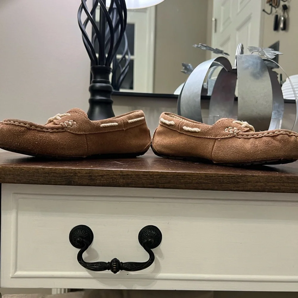 UGG Moccasin